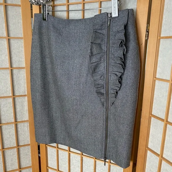 Banana Republic Grey Wool Front Full Zip Ruffle Detail Skirt SZ 10 - Picture 3 of 9